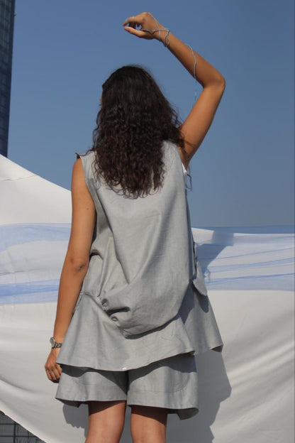 "Serenity Comfort" Oversized Grey Vest with Dual Pockets